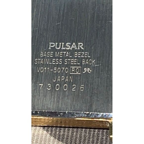 Vtg Pulsar Tank Watch Men Gold Tone PARTS REPAIR Digital Analog 29mm V011-5070 - Picture 2 of 5